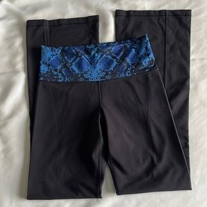 Lululemon Snake Pipe Dream Luon Groove Pant no signs of wear! Size 6